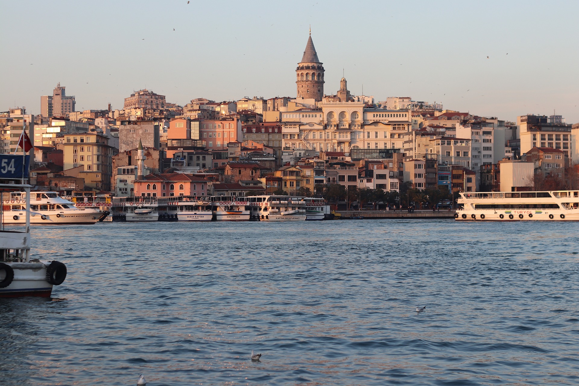 Many freelancers consider living in Turkey due to the high level of life quality and affordable community