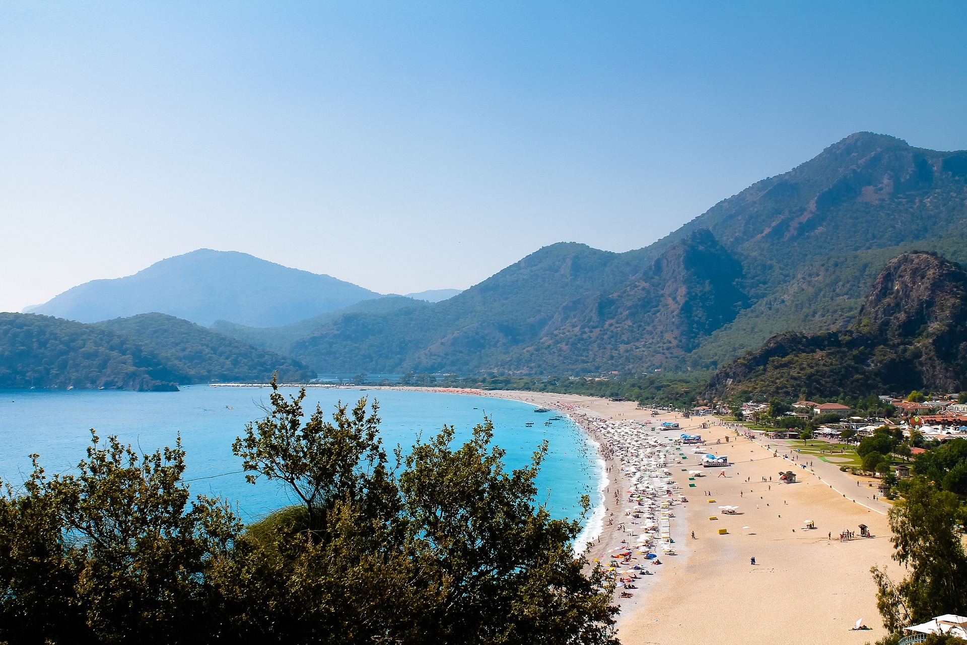In the summer, you can find paradisiac beaches in Turkey as in Antalya, Mugla, and Izmir, where you can live as well