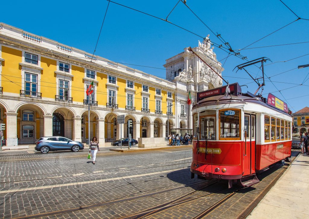 Questa è la tua guida speciale e unica su come vivere in Portogallo come un nomade digitale, preparare una nota, passaporto, documentazione e andare a esplorare