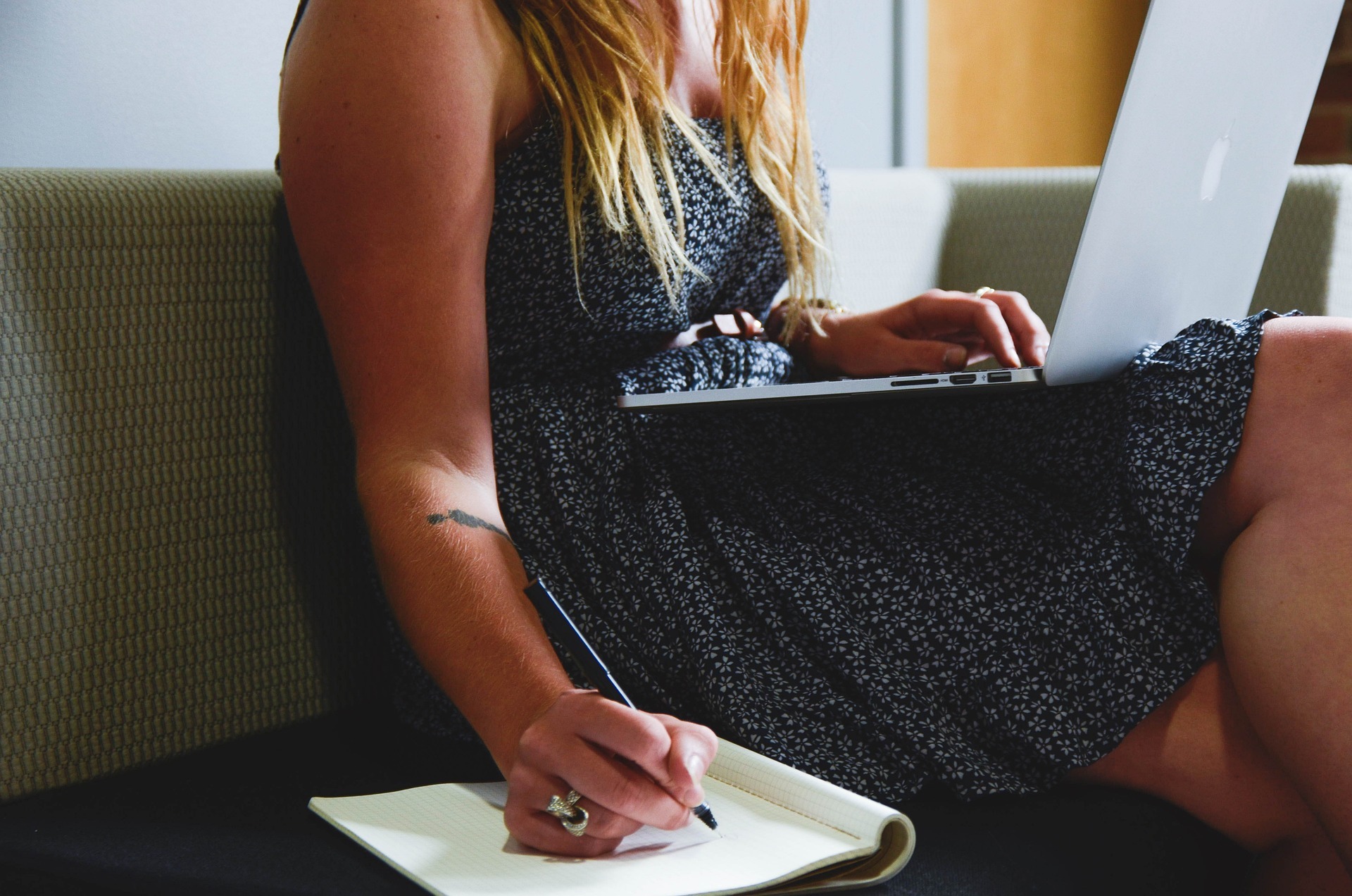 Free online courses help freelancers to develop skill sets and increase job opportunities