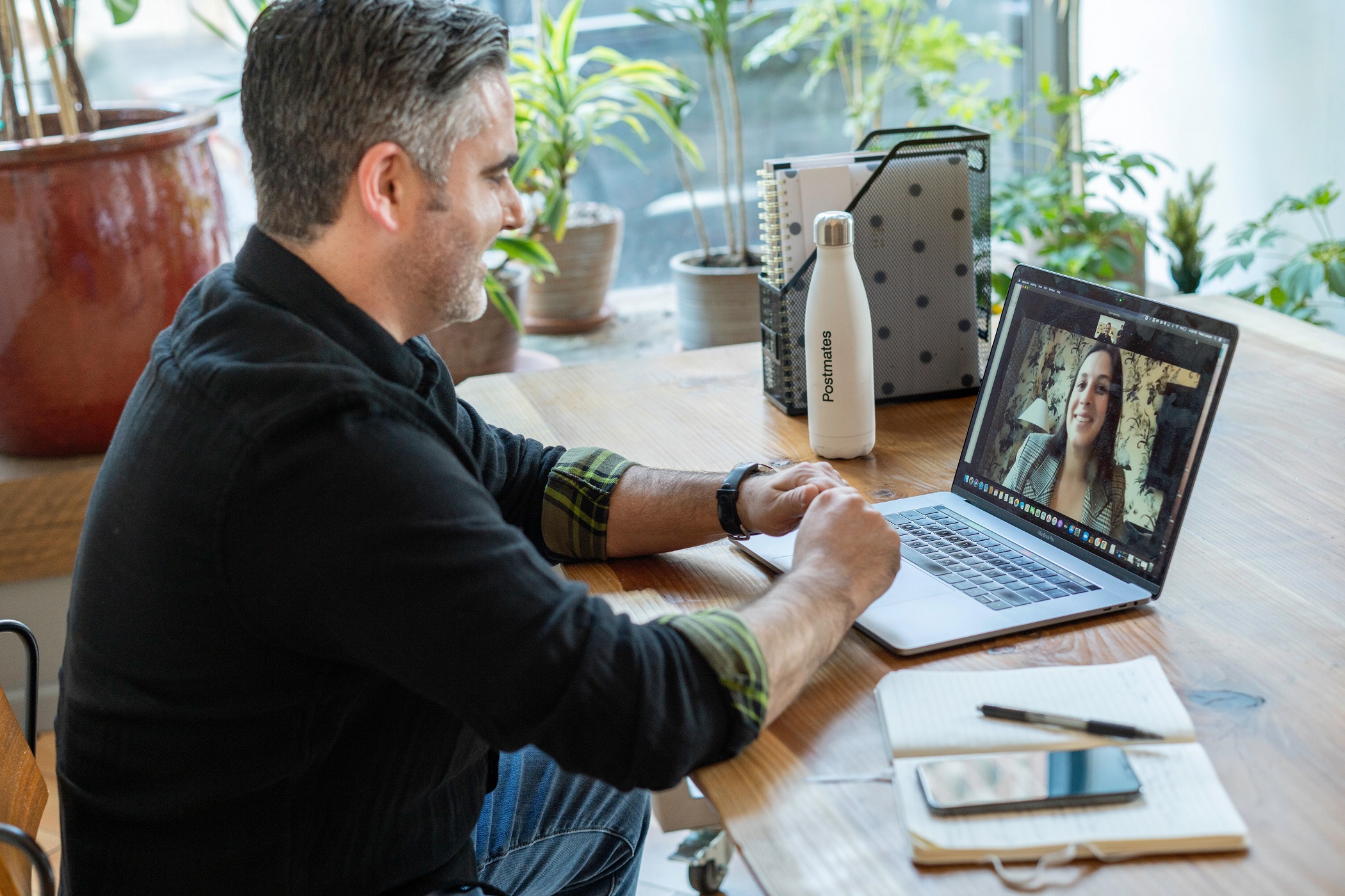 Asegúrate de que las expectativas que tienes para tus freelancers y las consecuencias de no cumplirlas sean claras para ellos.