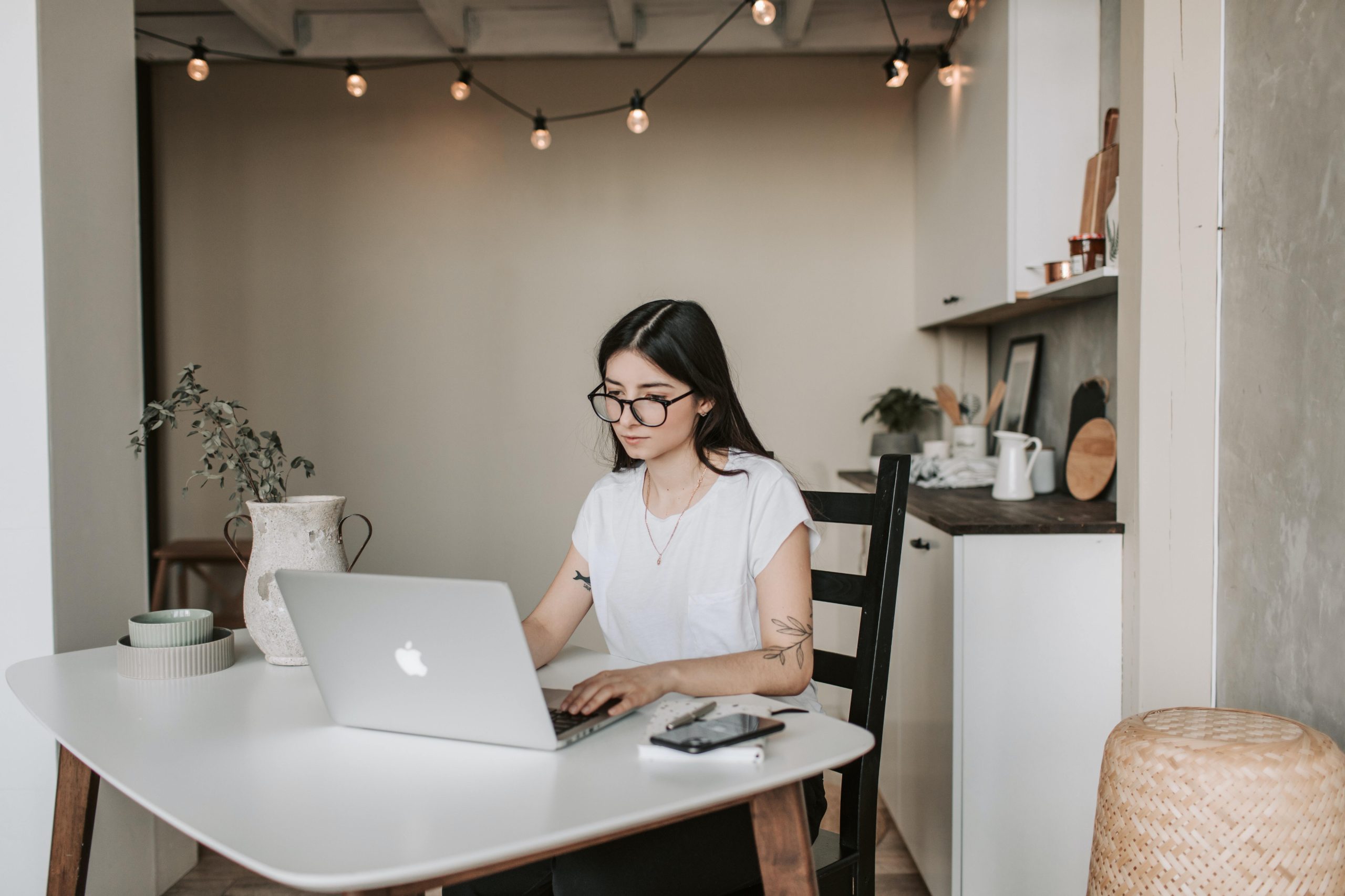 Apoyar el bienestar de los miembros de su equipo es crucial si es un líder remoto. Establezca pautas explícitas para las horas de trabajo y el tiempo de vacaciones para promover el equilibrio entre el trabajo y la vida.